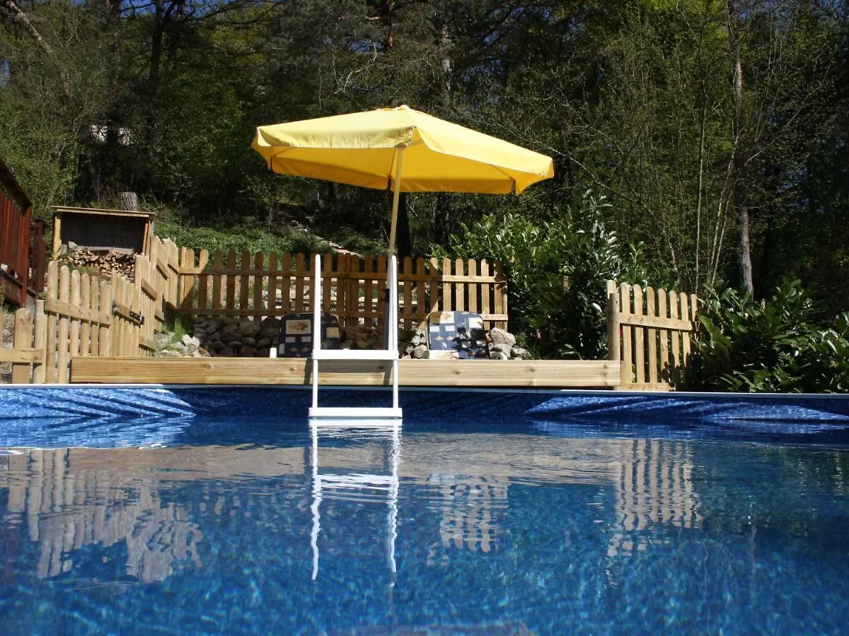 Pretty Chalet In Beaulieu With Private Pool 0*, Beaulieu (Cantal)