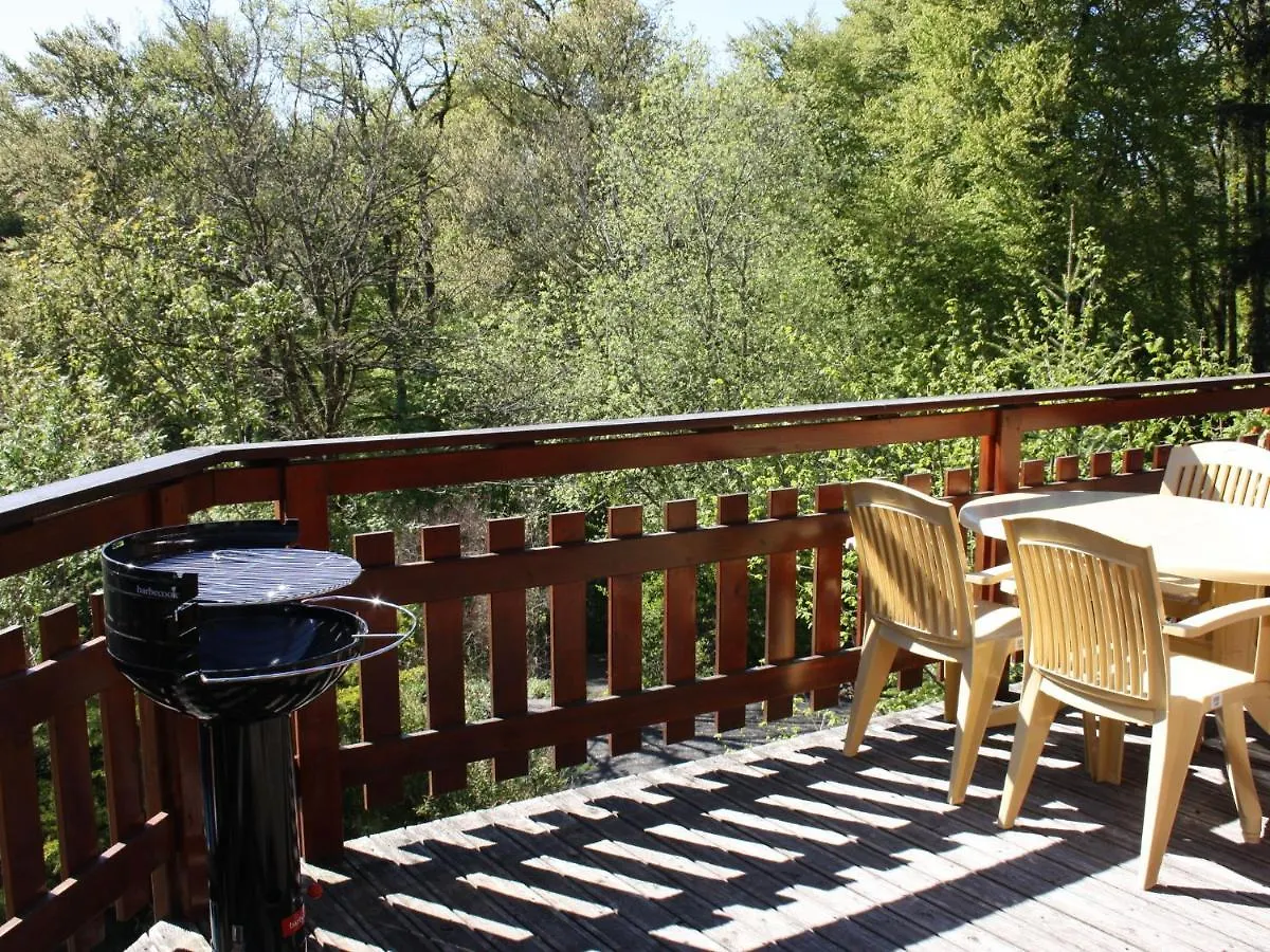 Pretty Chalet In Beaulieu With Private Pool 0*, Beaulieu (Cantal)