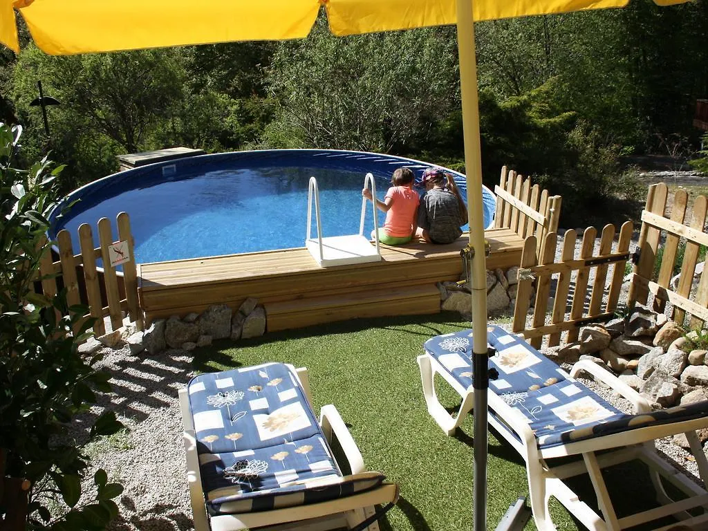 Pretty Chalet In Beaulieu With Private Pool 0*, Beaulieu (Cantal)